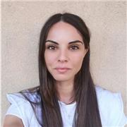 Sono una psicologa, Psicoterapeuta in formazione e offro doposcuola a ragazzi della scuola primaria e scuola media. Sono anche un tutor DSA, quindi mi occupo di tutor aggio anche con ragazzi aventi bisogni educativi Speciali ( BES)